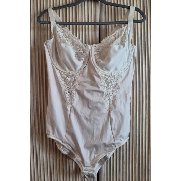 Maidenform Other - Maidenform Women's Shapewear Size 42C Unlined Full Body Control Underwire Bra